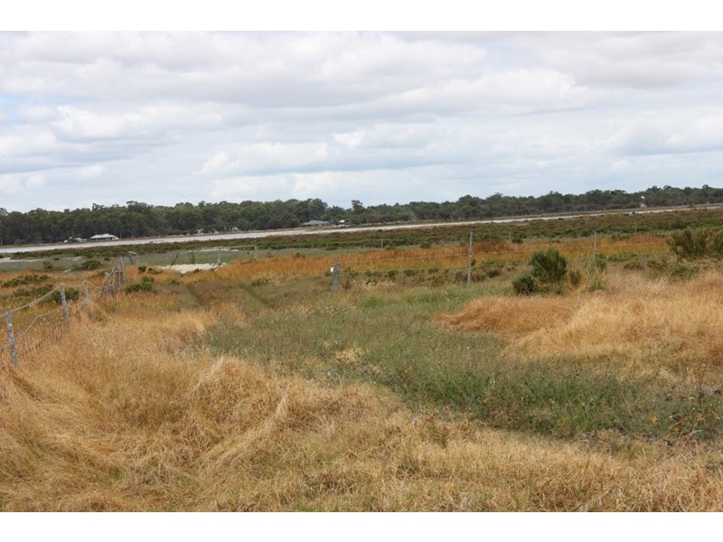 4 Ballarat Road, Wonnerup WA 6280