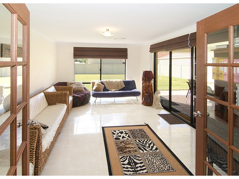 4 Pickmore Circus, West Busselton WA 6280