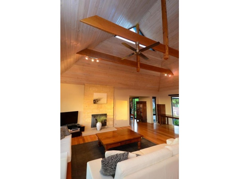 96 Sonning Loop, Yallingup WA 6282