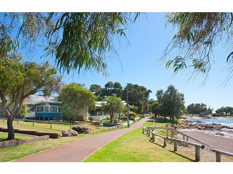 2/17 Thurstun Lane, Dunsborough WA 6281