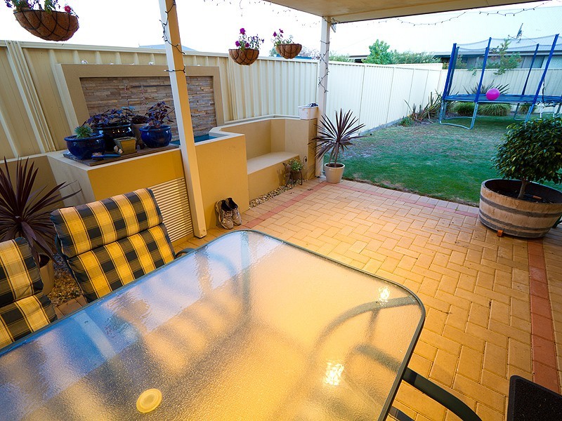 25 Indooroopilly Crescent, Dunsborough WA 6281