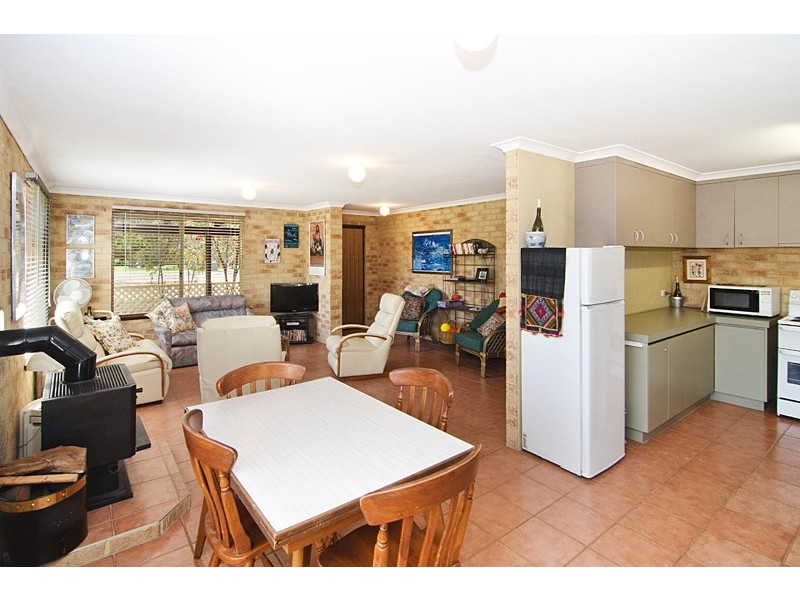 4 Pine Court, Quindalup WA 6281