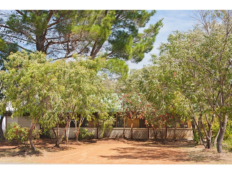 4 Pine Court, Quindalup WA 6281