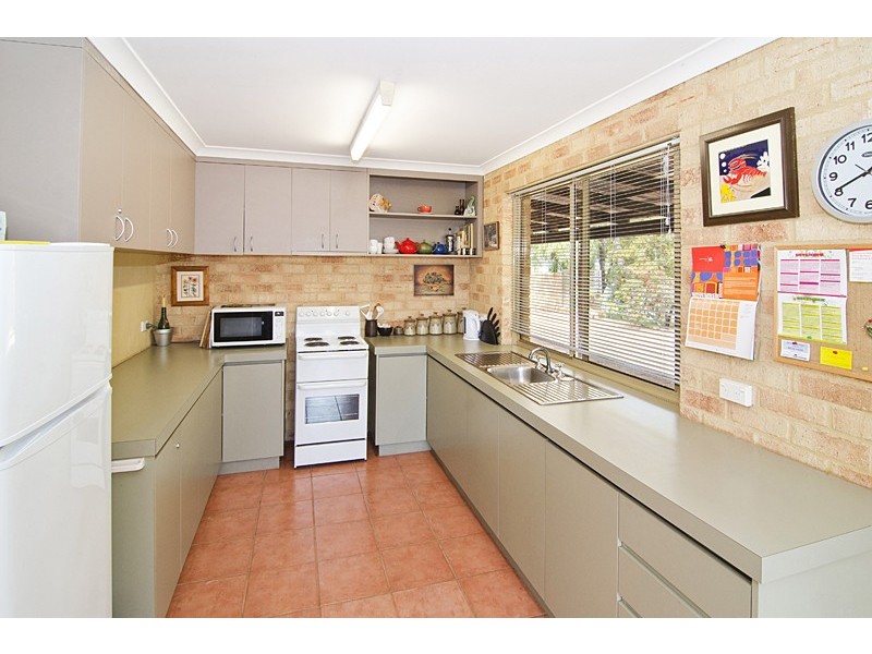 4 Pine Court, Quindalup WA 6281