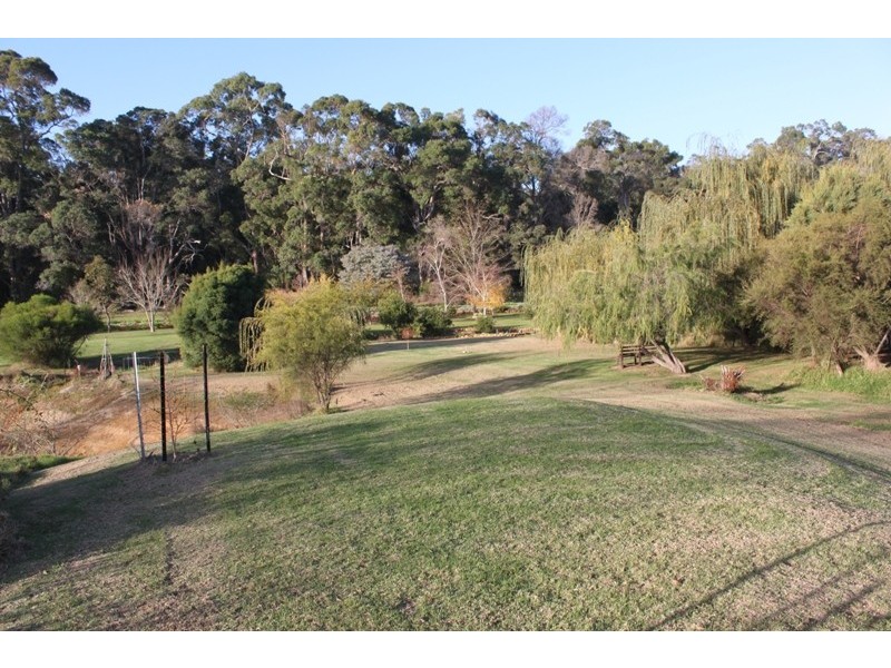 5 Roberts Road, Nannup WA 6275