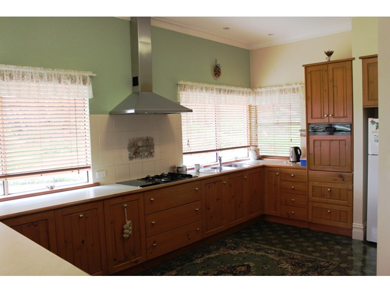 5 Roberts Road, Nannup WA 6275