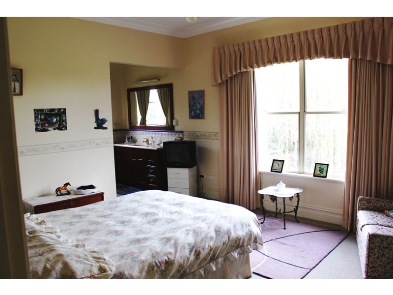 5 Roberts Road, Nannup WA 6275