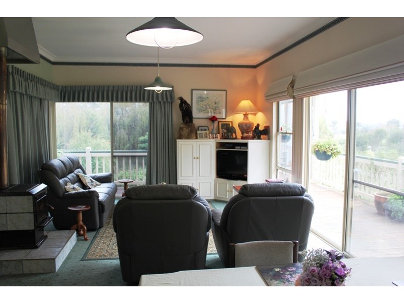 5 Roberts Road, Nannup WA 6275