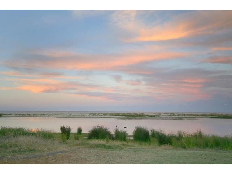 16 Elmore Road, Quindalup WA 6281