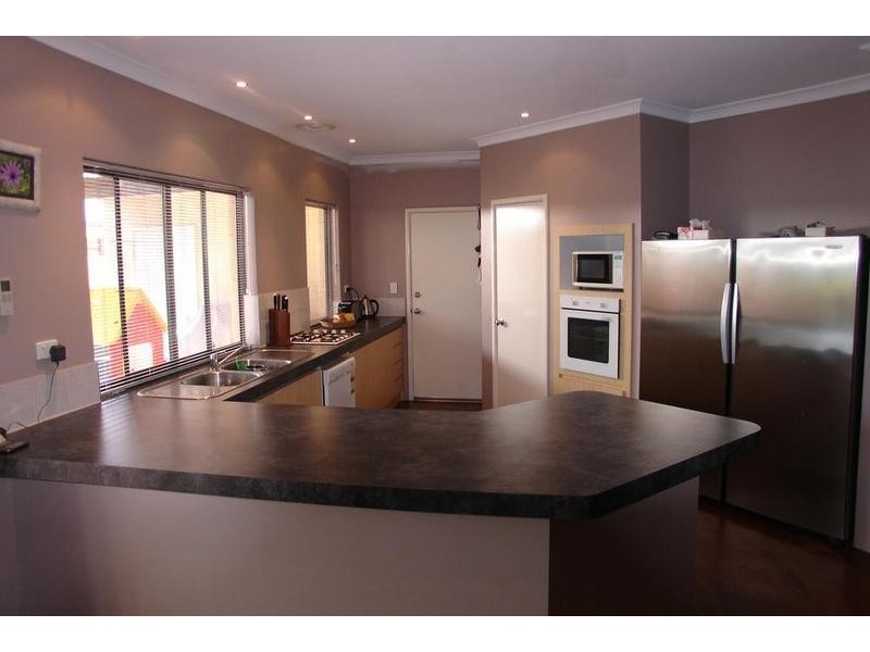 10 Kooljak Road, Broadwater WA 6280