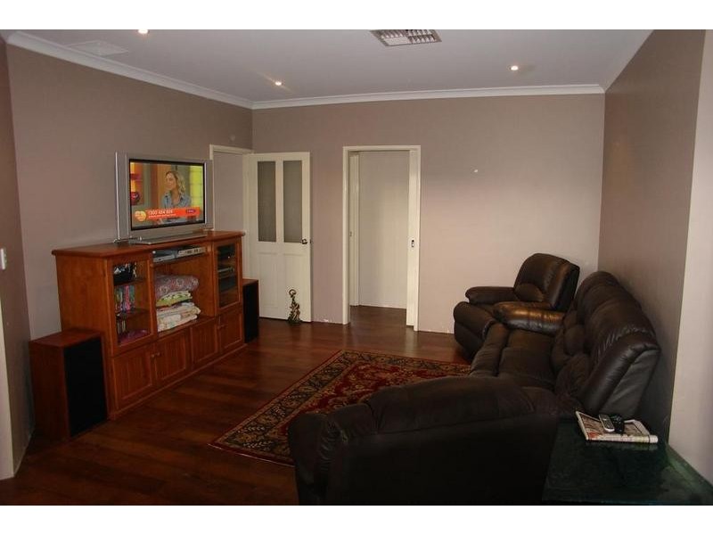 10 Kooljak Road, Broadwater WA 6280