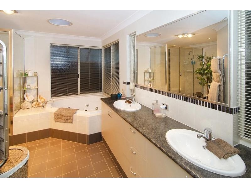 27 Bridgewater Close, Quindalup WA 6281