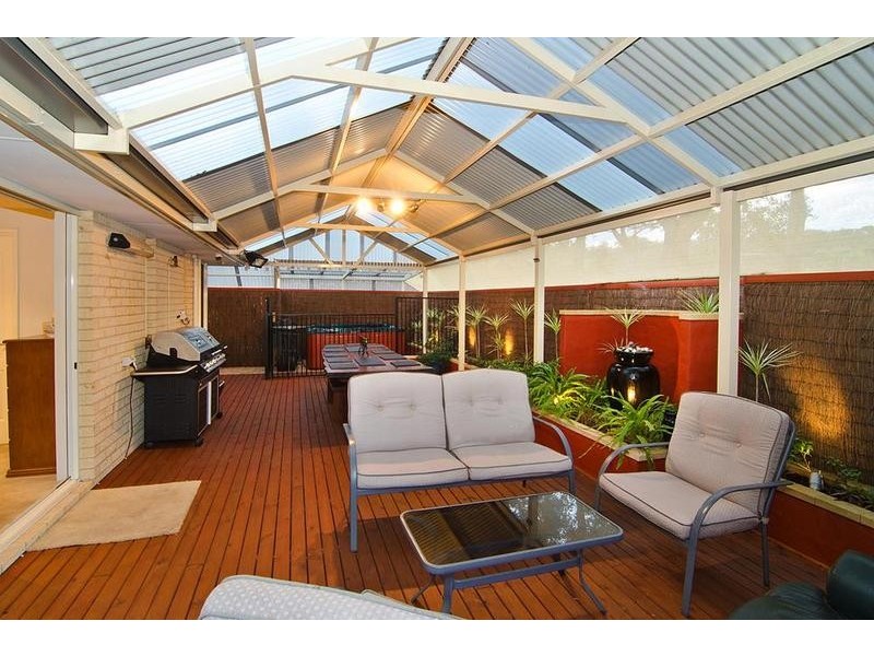 27 Bridgewater Close, Quindalup WA 6281