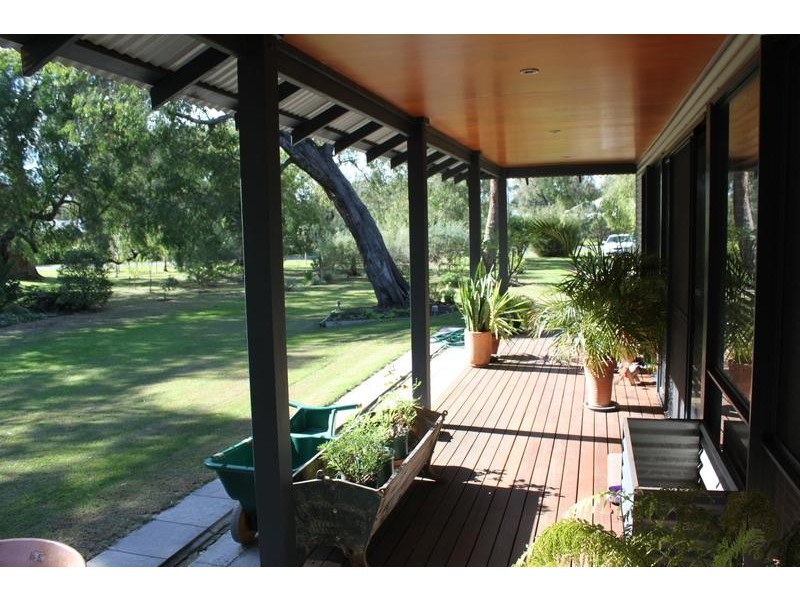 13 Lindsay Drive, Busselton WA 6280