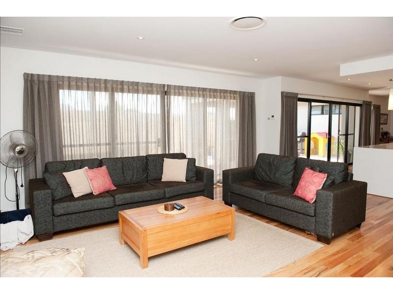 18 Oakmont Crescent, Dunsborough WA 6281