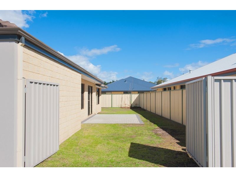 8 Mary Road, Yalyalup WA 6280