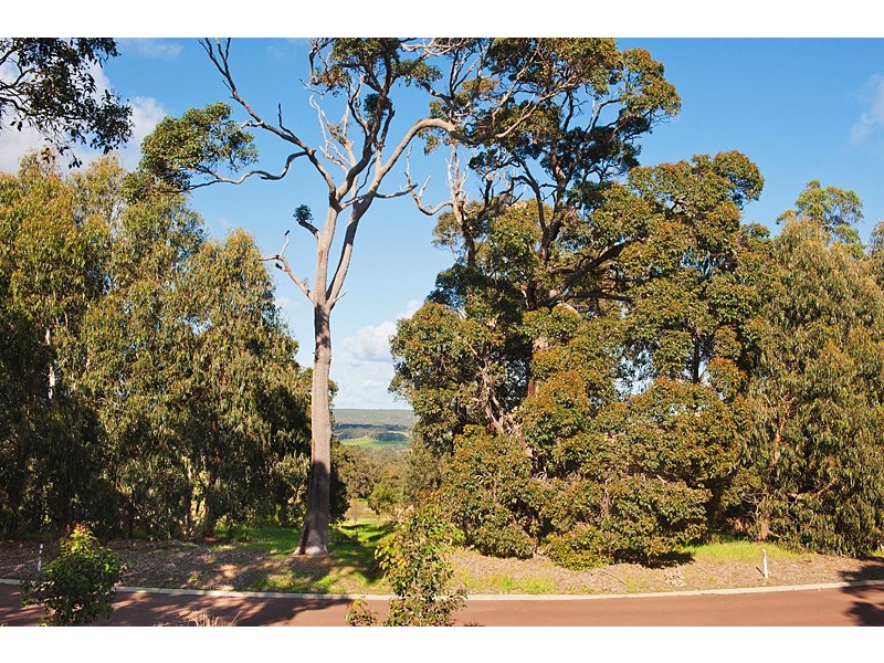 11 Nukklgup Loop, Yallingup WA 6282