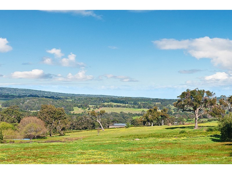 11 Nukklgup Loop, Yallingup WA 6282