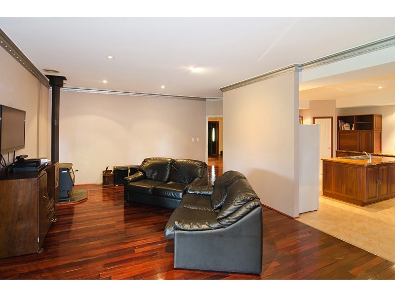 15 Tall Tree Crescent, Reinscourt WA 6280