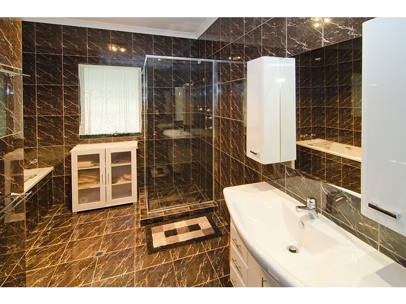 15 Tall Tree Crescent, Reinscourt WA 6280