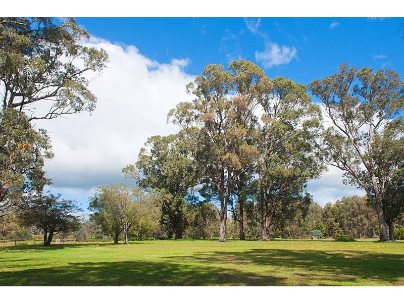 15 Tall Tree Crescent, Reinscourt WA 6280