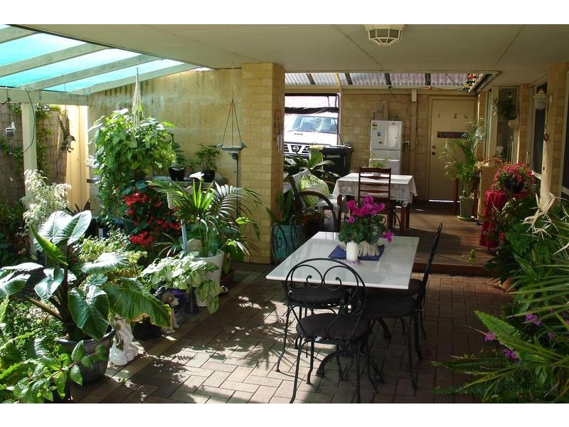 18 Honeyeater Crescent, Geographe WA 6280