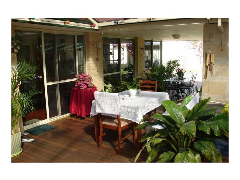 18 Honeyeater Crescent, Geographe WA 6280