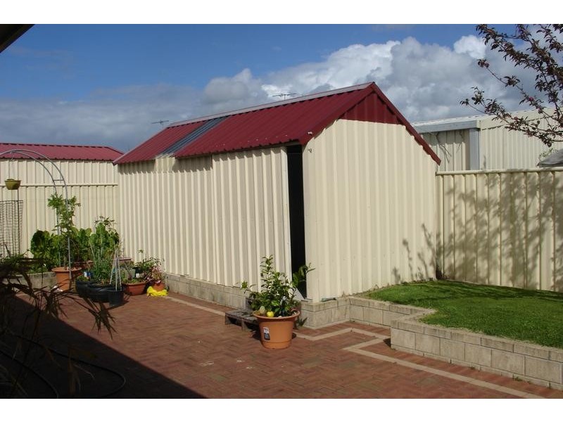 18 Honeyeater Crescent, Geographe WA 6280