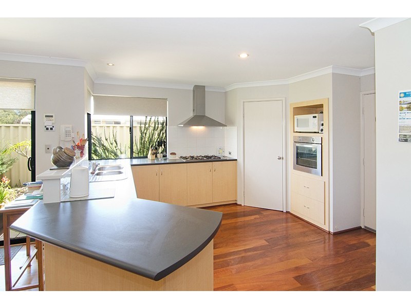 8 Beachfields Drive, Broadwater WA 6280