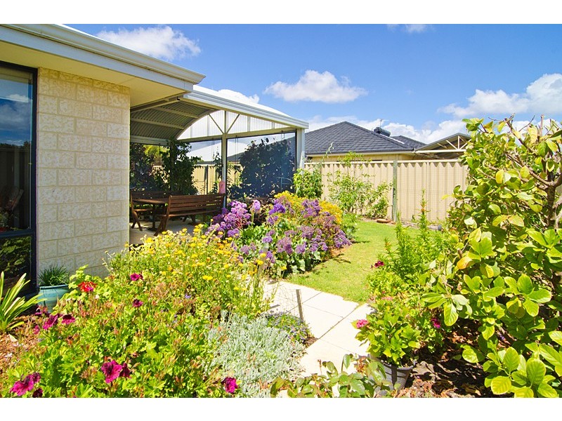 8 Beachfields Drive, Broadwater WA 6280