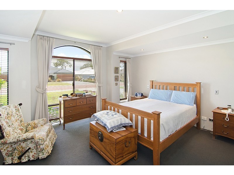 8 Beachfields Drive, Broadwater WA 6280