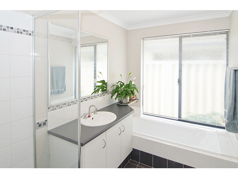 8 Beachfields Drive, Broadwater WA 6280