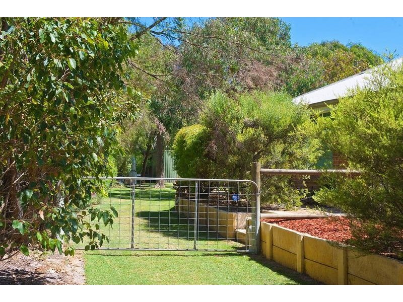 15 Kalgaritch Avenue, West Busselton WA 6280