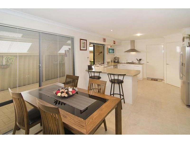 24 Marsupial Bend, Broadwater WA 6280