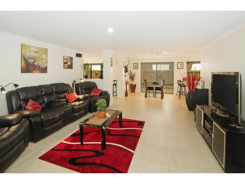 24 Marsupial Bend, Broadwater WA 6280