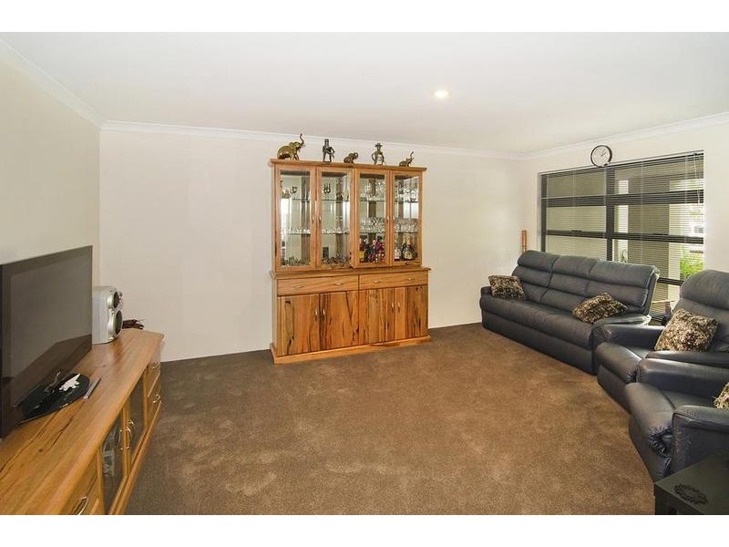 24 Marsupial Bend, Broadwater WA 6280