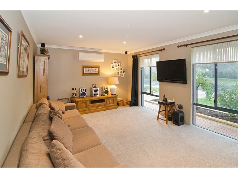 24 Dunsborough Lakes Drive, Dunsborough WA 6281