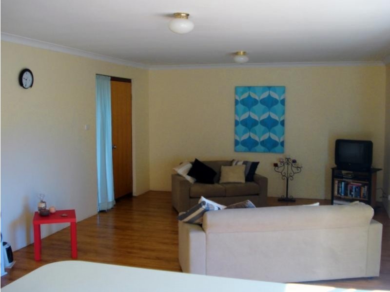 2/4 Armstrong Place, Dunsborough WA 6281