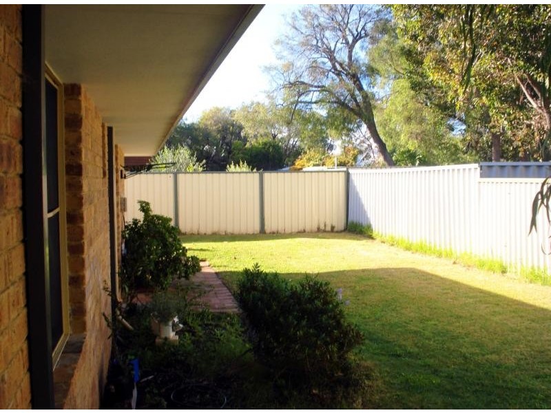 2/4 Armstrong Place, Dunsborough WA 6281