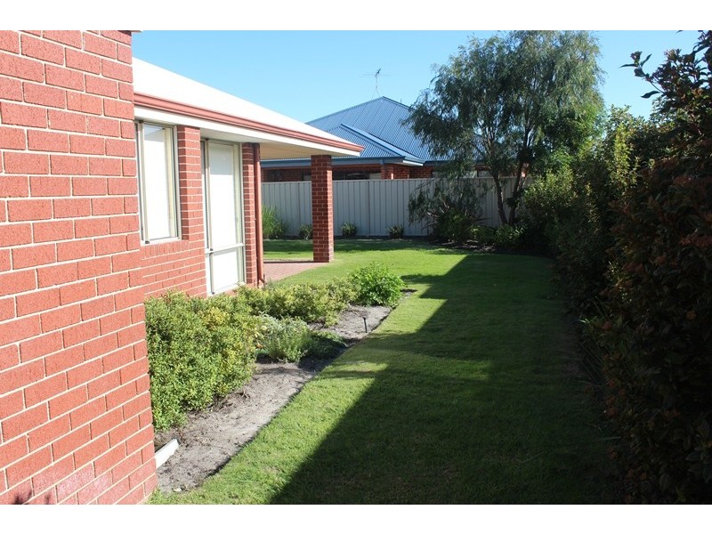 4 Lyrebird Road, Busselton WA 6280