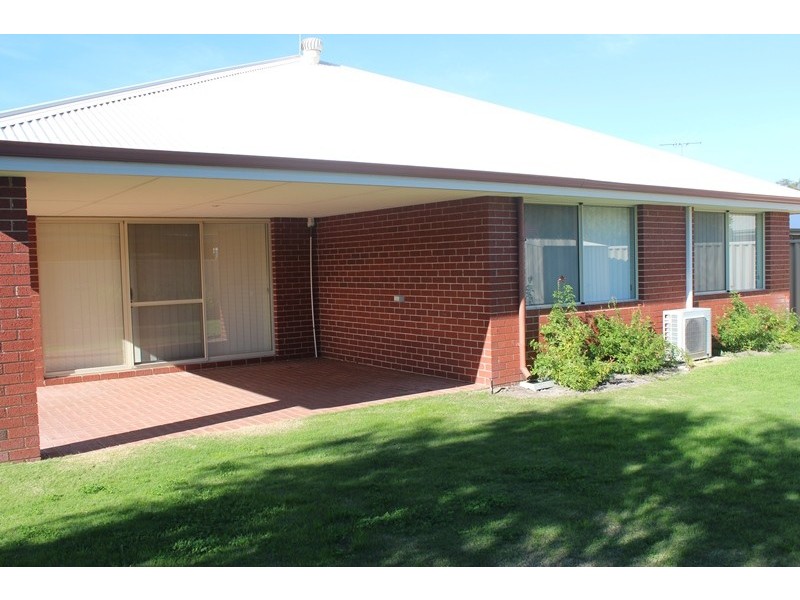 4 Lyrebird Road, Busselton WA 6280