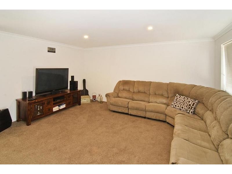 6 Woollybush Turn, Broadwater WA 6280