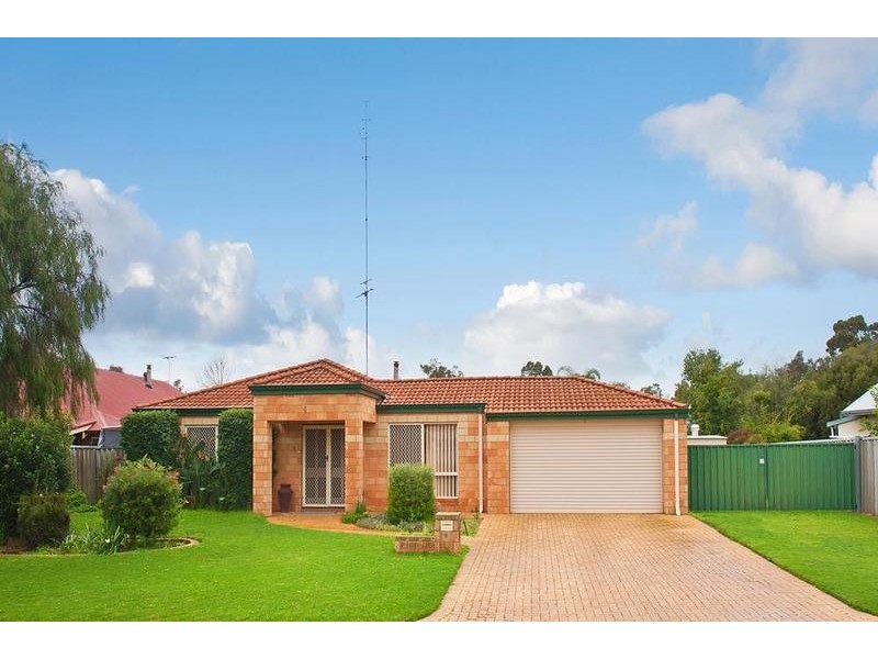 4 Karrinyup Retreat, West Busselton WA 6280
