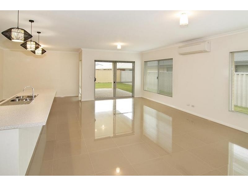 31 Kooljak Road, Broadwater WA 6280