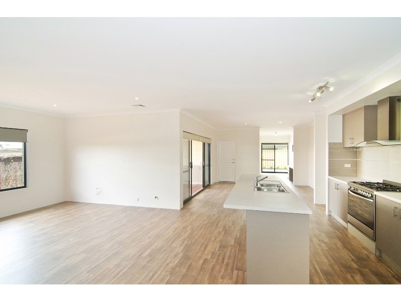 18 Gigondas Street, Yalyalup WA 6280