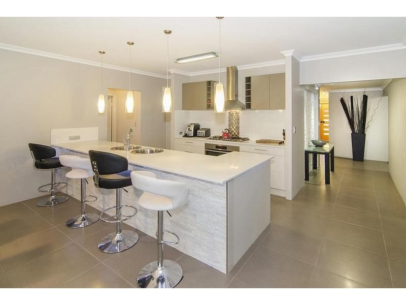 2 Burgee Cove, Geographe WA 6280