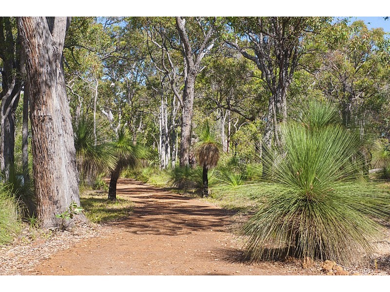 80 Sonning Loop, Yallingup WA 6282