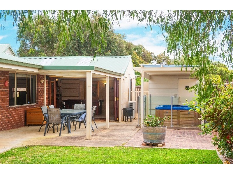 10 Halcyon Way, Dunsborough WA 6281