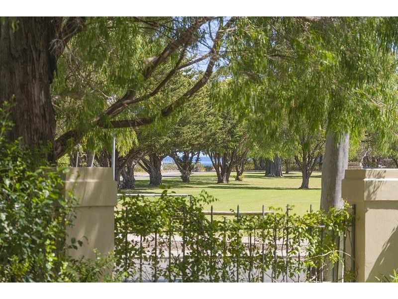 2 Dorset Street, West Busselton WA 6280