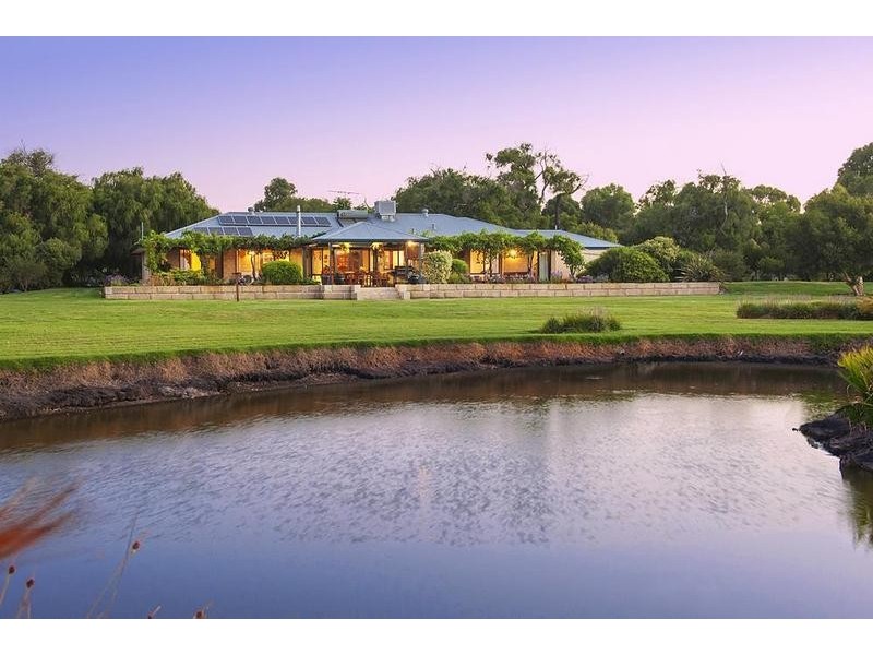 121 Estuary Waters Drive, Reinscourt WA 6280